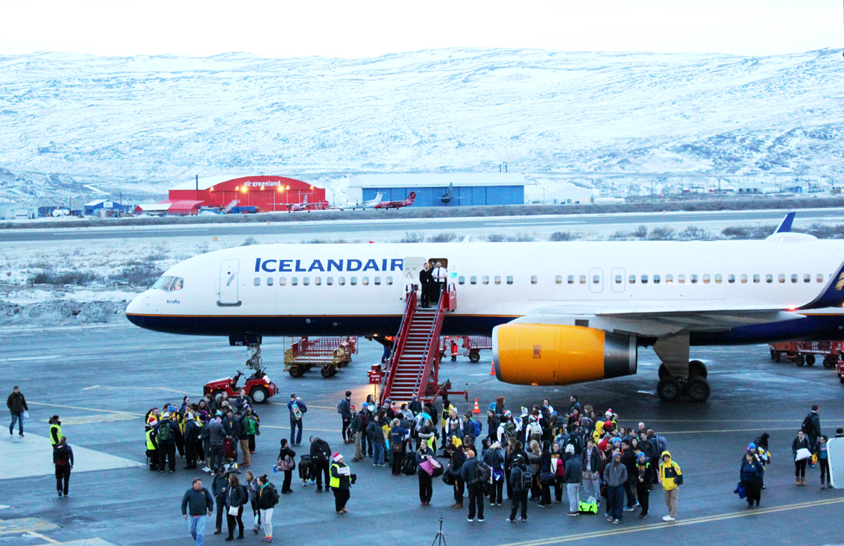 Participants-for-AWG2016-in-Kangerlussuaq-Airport-red
